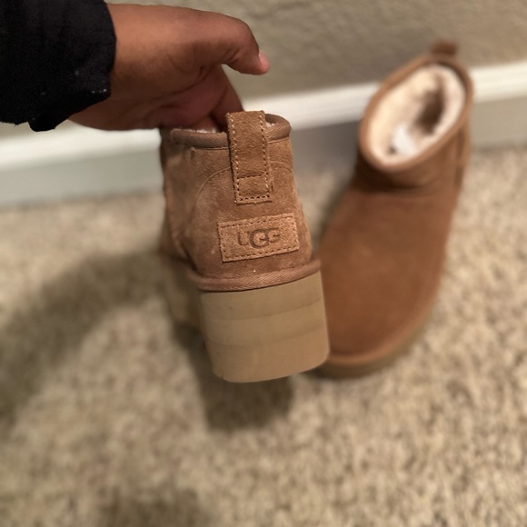 UGG - Picture 10 of 10